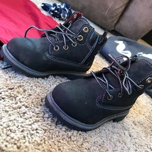 Boys boots size 8.